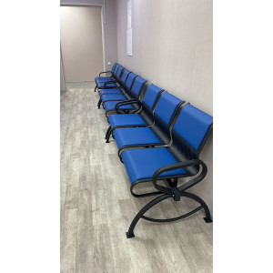 Секция с мягкими вставками с подлокотниками, 3-х местная